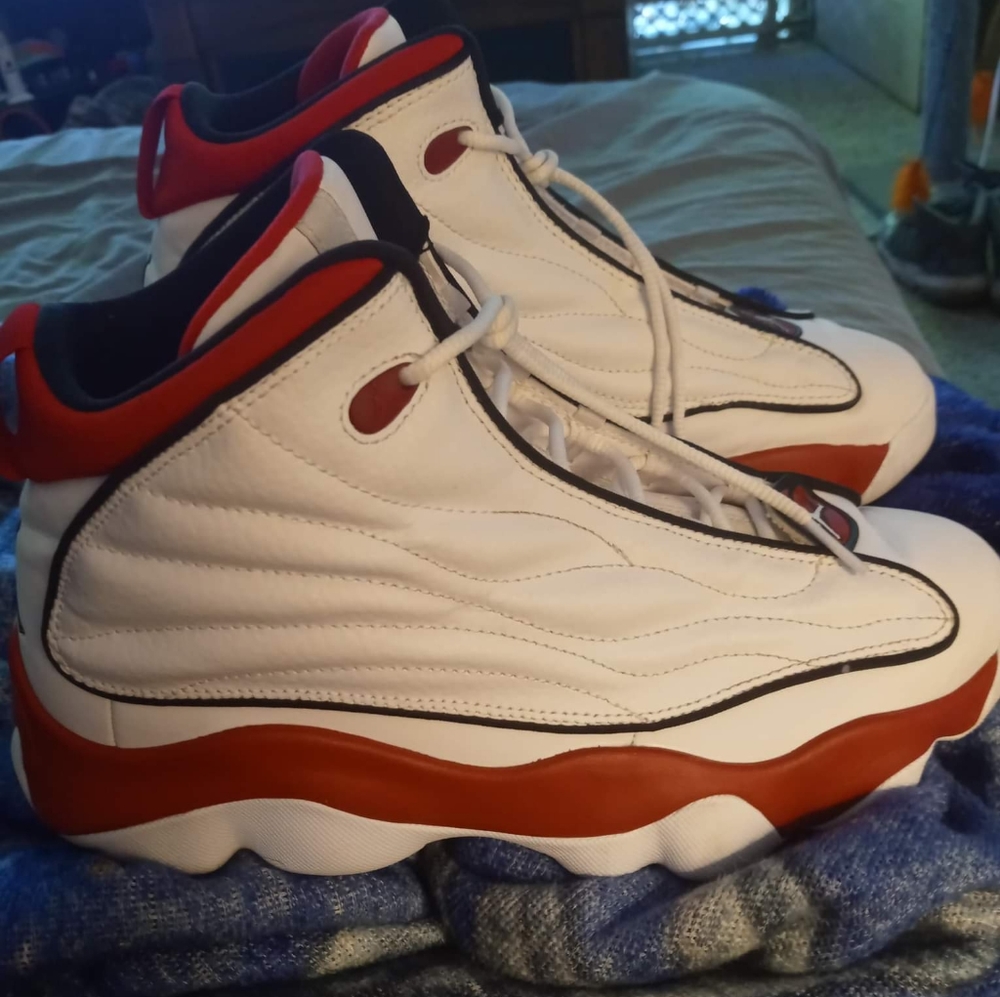 Jordans size 7 color red and white